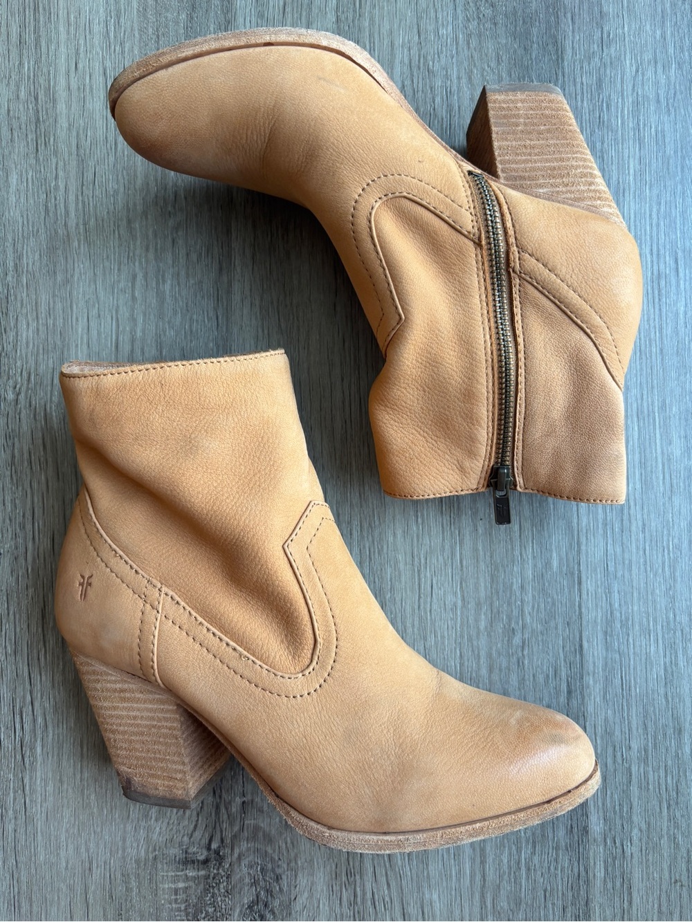 Frye Women's Essa Leather Bootie in Sand 8.5 - Picture 2 of 8